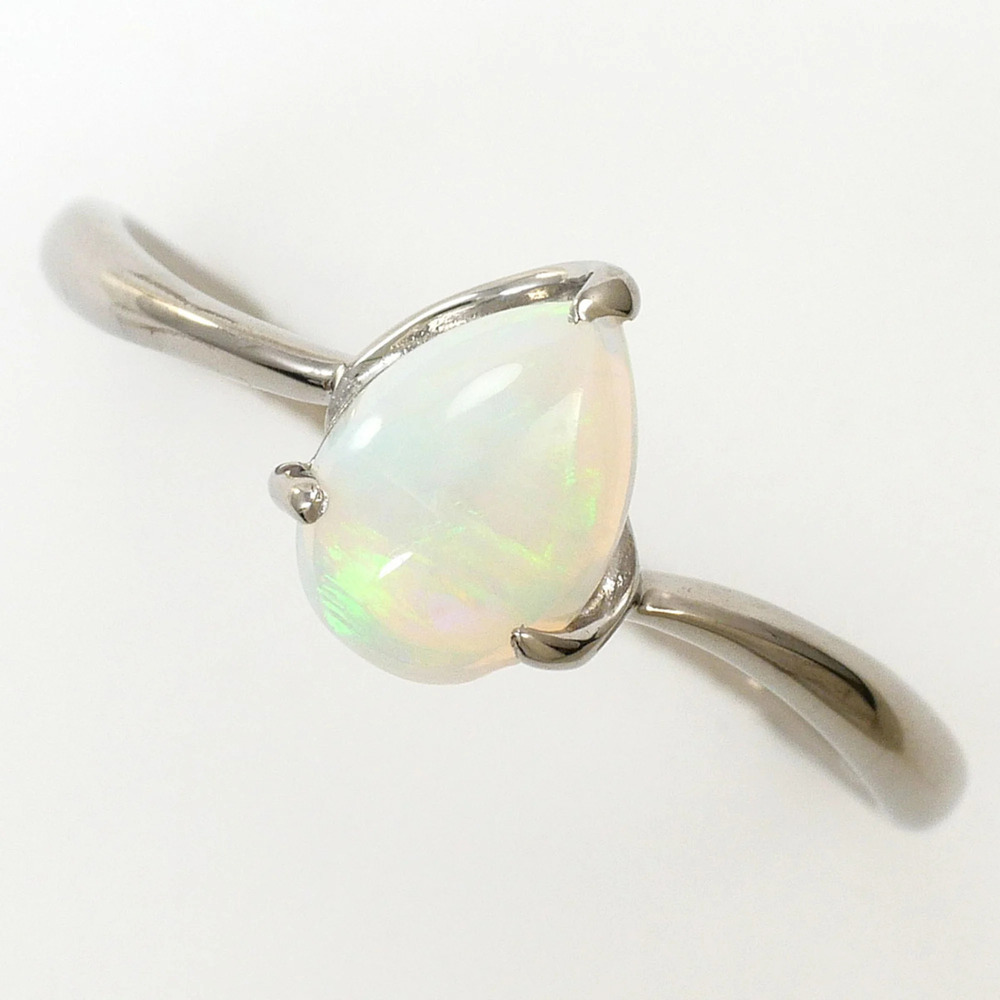 18K (18-karat white gold) ring with opal, total weight 1.3g, jewelry.